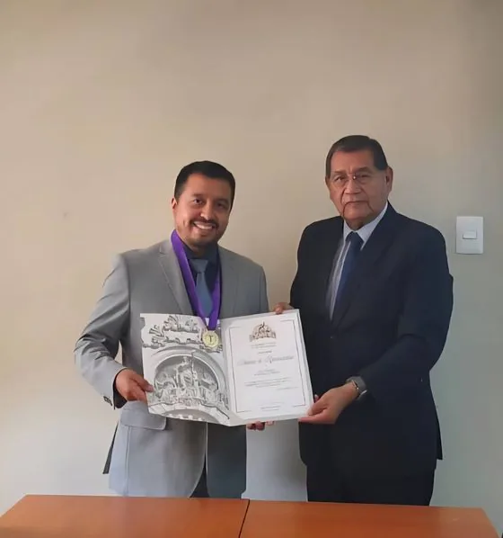 Reconocimiento a la trayectoria y el aporte a la salud pública.