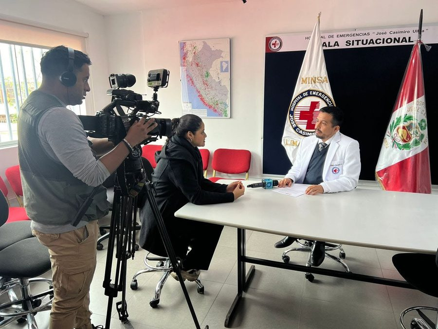 El Dr. Alberto Gonzales Guzmán en entrevista como director del Hospital de Emergencias José Casimiro Ulloa